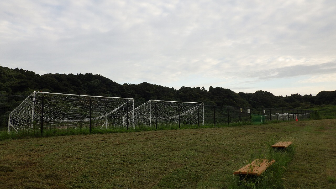 いすみ市い運動公園のサッカー場が写っています。