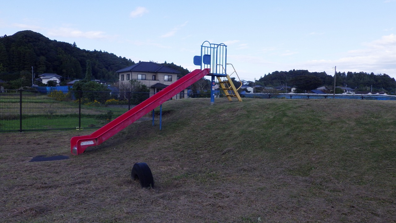 椎木児童遊園のすべり台の写真です。
