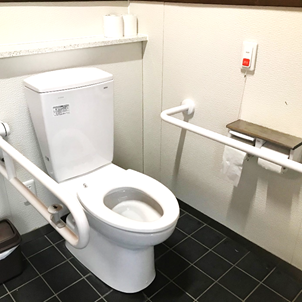 4_多目的トイレ洋式トイレの写真