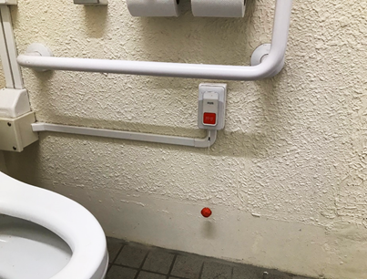 14_多目的トイレ非常用ボタンの写真