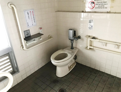 15_多目的トイレ洋式トイレの写真
