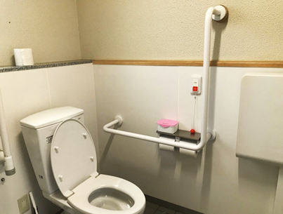 16_多目的トイレ洋式便器の写真