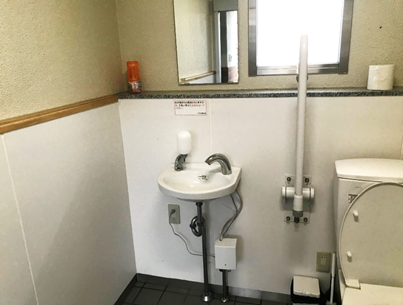 16_多目的トイレ洗面台の写真