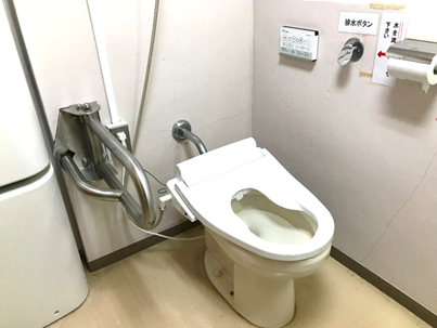 5_多目的トイレ2洋式便器の写真