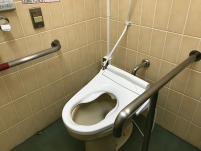 7_多目的トイレ2洋式便器の写真