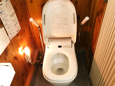 8_多目的トイレ洋式便器の写真