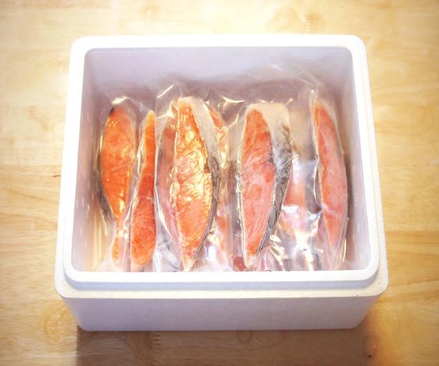鮭切り身箱